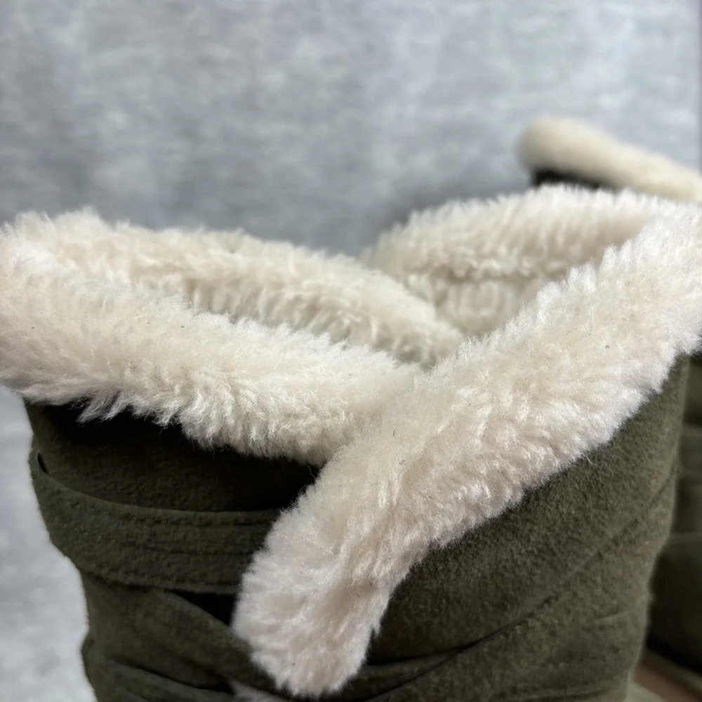 Koolaburra UGG‎ Short Boot Sz 9 Suede Olive Green Faux Fur Strap Delene Cozy EUC